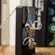 Load image into Gallery viewer, [🎶SG] SIMGOT EA500 LM (EA500LM) The 2nd Generation of Dual-Magnet &amp; Dual-Cavity Lithium-Magnesium Diaphragm Dynamic Driver IEM
