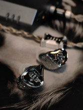 Load image into Gallery viewer, [🎶SG] EARACOUSTIC AUDIO VSA-PM CROWN - Flagship Micro-Planar Ribbon In-Ear Monitors
