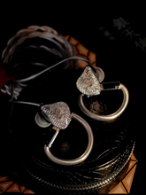 Load image into Gallery viewer, [🎶SG] EARACOUSTIC AUDIO SPA-HI END MAX Collector&#39;s Version - Titanium Diaphragm With Dual Magnetic Circuit Double Cavity In-ear Monitors
