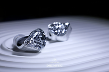 Load image into Gallery viewer, [🎶SG] EARACOUSTIC AUDIO VSA-MAX - VoidSilver Stalker Full-Width Titanium Diaphragm - Tesla Moving Coil
