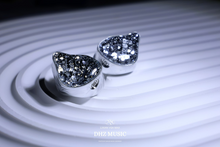 Load image into Gallery viewer, [🎶SG] EARACOUSTIC AUDIO VSA-MAX - VoidSilver Stalker Full-Width Titanium Diaphragm - Tesla Moving Coil
