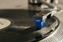 Load image into Gallery viewer, [🎶SG] ORTOFON MC QUINTET BLUE MC Moving Coil Turntable Cartridge (Authorized by Ortofon - Genuine sealed package)
