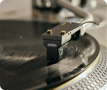 Load image into Gallery viewer, [🎶SG] ORTOFON MC QUINTET BLACK S MC Moving Coil Turntable Cartridge (Authorized by Ortofon - Genuine sealed package)
