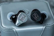 Load image into Gallery viewer, [🎶SG] SIMGOT EM10 1DD + 8BA + 1PZT Hybrid In-Ear Monitors
