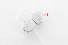 Load image into Gallery viewer, [🎶SG] MOONDROP Aria Snow Edition High-Performance Diamond-Like LCP Diaphragm Dynamic Driver IEM
